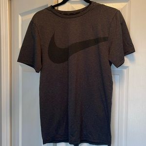 Nike men’s gray/black drifit short sleeve shirt.
